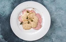 Torino, lo chef Brunetto supera il robot Pepper nella sfida del vitello tonnato