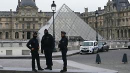 Furto al Louvre, arrestati due sospetti: tentavano la fuga in Africa