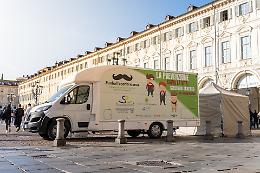 Torna "Un baffo per la ricerca": screening gratuiti in piazza San Carlo per la prevenzione dei tumori maschili