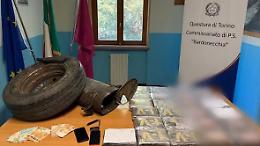 Bardonecchia, furgone fermato perché "va troppo lento": aveva 29 chili di cocaina nascosti tra ruota di scorta e marmitta