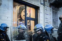 Barriera di Milano, uova contro la sede di Fratelli d'Italia 