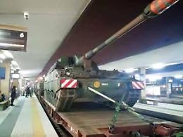Carri armati e mezzi militari in stazione a Torino (IL VIDEO)
