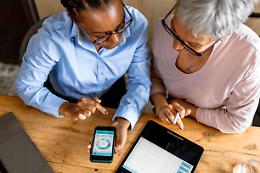 Torino, corso gratuito per over 60 sull’uso di smartphone e Carta d’identità elettronica