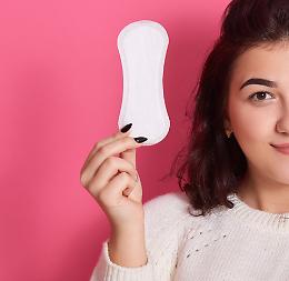 Pino Torinese ha reso disponibili assorbenti gratuiti ed ecosostenibili: ora parte l’indagine per migliorare il servizio