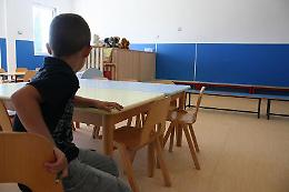 Asili e sezioni chiusi a Novara per sospetta scabbia: l’Asl interviene con sanificazioni