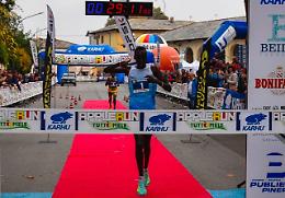 Alla AppleRun di Cavour il keniano Jacobs Kosgei batte tutti a suon di record