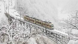 Natale sui binari: il treno della Ferrovia Vigezzina-Centovalli porta ai mercatini di Domodossola