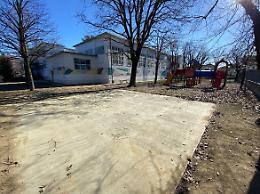 «La scuola sarà abbattuta». Al suo posto un nuovo parco