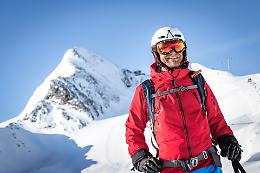 Salutiamo i berretti, arriva l’era del casco: così cambia lo sci in Italia