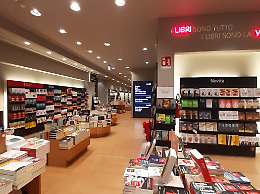 Torino: la Feltrinelli di piazza Cln compie i suoi primi vent'anni