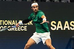 Ad Atene Lorenzo Musetti batte in rimonta Stan Wawrinka e continua a inseguire le Finals