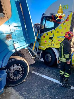 Incidente tra due mezzi pesanti sulla SP31bis a Verolengo