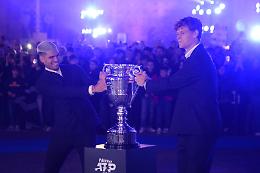 Bagno di folla in piazza Castello: fan in delirio per Sinner, Alcaraz e gli altri campioni