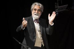 Addio a Peppe Vessicchio, il celebre direttore d’orchestra si è spento a 69 anni