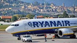 Ryanair dice addio alla carta: dal 12 novembre solo carte d’imbarco digitali