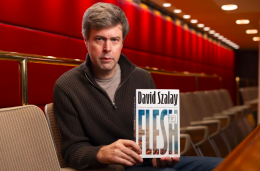 David Szalay vince il Booker Prize 2025 con "Nella carne"