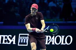 Sinner batte Zverev e vola in semifinale: la dolce dedica per la "sua" Laila in tribuna, ecco cosa è successo all'Inalpi Arena 