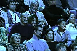 Da Allegri (con il figlio Giorgio) a Bremer, a Capello: quanti Vip in tribuna. Ma non tutti i tifosi si sono divertiti, ecco di cosa stiamo parlando...(FOTO) 