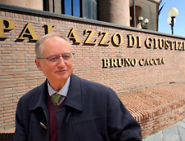 Uccise due rapinatori, il gioielliere di Grinzane in aula a Torino, ma ricusa i giudici. Ecco perché