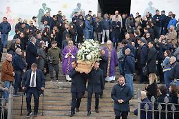 Ultimo saluto ad Alberto Bertone, il fondatore di Acqua Sant’Anna: Torino commossa alla Gran Madre per il “re dell’acqua”