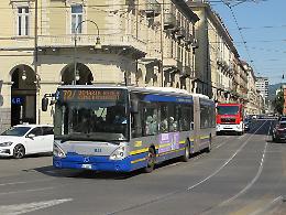 Aggressione a Venaria: pendolare colpito con una cintura dopo un richiamo verbale