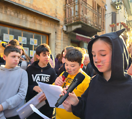 Susa, la scuola porta la lettura in piazza con “Io leggo perché”