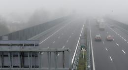 Nebbia fitta sull’A22: sei incidenti e sette feriti, autostrada chiusa per 66 km