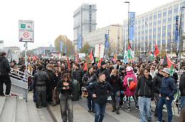 Sciopero, mille studenti in corteo: tensioni a Porta Nuova - LA DIRETTA 