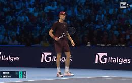 Sinner "rompe" la racchetta alle ATP Finals: cosa è successo durante lo scambio con Shelton?