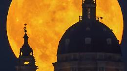 Valerio Minato riporta l’uomo sulla Luna: il cielo sopra Superga come non l'avete mai visto