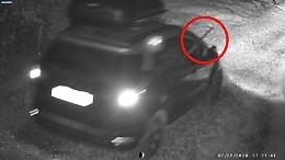 Divignano, padre e figlio sparano con un fucile dal finestrino dell’auto: denunciati