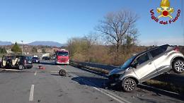 Paruzzaro, violento scontro frontale in via Borgomanero: due feriti trasportati in ospedale