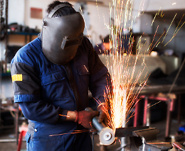 Firmato il contratto dei metalmeccanici: a Torino riguarda 53mila lavoratori (ma non Stellantis)