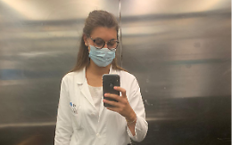 Elena, 30 anni, medico di base: «Mille euro al mese, 12 ore di lavoro e pure le aggressioni»