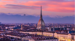 Fiocco rosso sulla Mole: quando e cosa significa