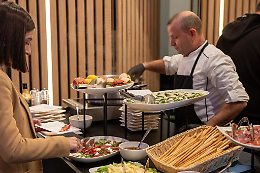 Ecco il Live Lounge: l'apericena adesso si fa direttamente al concerto 