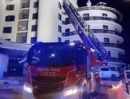 Sestriere, notte di fiamme in hotel: evacuata l’intera struttura