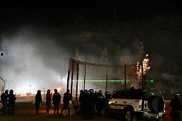 Poliziotto ferito al volto negli scontri al cantiere Tav di Chiomonte