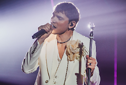 eroCaddeo: la star di "X Factor" da piazza del Plebiscito a Le Gru