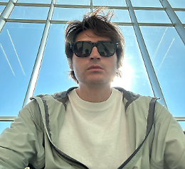 Angelo Duro, altro che fughe: al Teatro Colosseo di Torino venduti 18mila biglietti