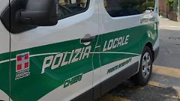 Chieri, furgone incastrato sotto il sottopasso tra strada Cambiano e strada Fontaneto 