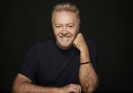 Umberto Tozzi: "Sì, sto cercando la donna perfetta, sarà la mia Gloria"...