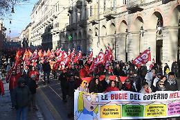 Sciopero generale, migliaia in piazza a Torino: «Una manovra ingiusta che penalizza chi lavora»