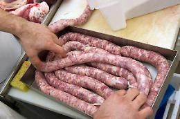 Salsiccia ritirata dai negozi: possibile presenza di metalli nella carne