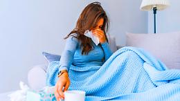 Influenza, picco di contagi in Piemonte: già colpite oltre 330mila persone. E all'estero torna la mascherina obbligatoria