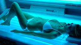 Lettini abbronzanti sotto accusa: il rischio di melanoma aumenta fino a tre volte