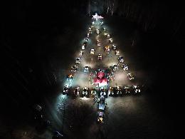 L&rsquo;albero di Natale pi&ugrave; grande del Piemonte &egrave; stato accesso a Priocca