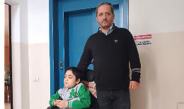 L&rsquo;ascensore &egrave; fermo da una settimana, un bimbo disabile intrappolato nella casa Atc