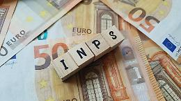 Pensioni, stretta in arrivo: si va in uscita pi&ugrave; tardi e pesa il riscatto della laurea