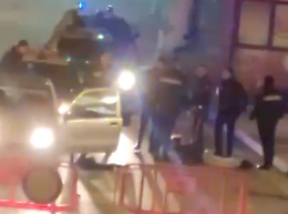 Scappano all'alt e i carabinieri sparano in aria: due ragazze denunciate dopo la folle corsa